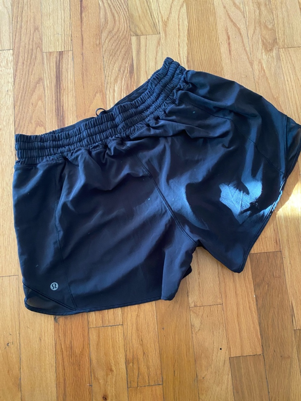 Lululemon Hotty Hot Shorts - Picture 2 of 4